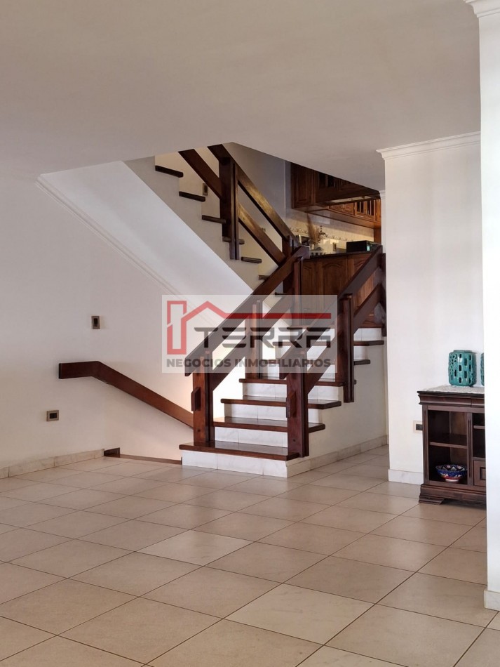 Casa 5 dormitorios - Microcentro de Posadas