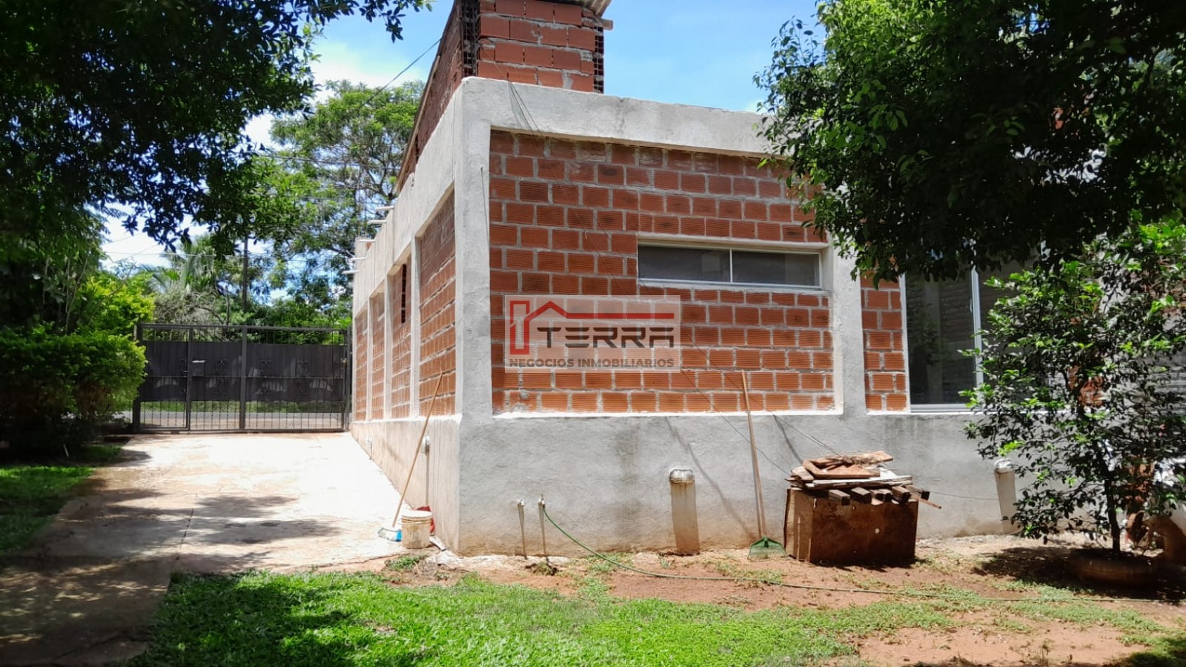 Lote de 600 m² con dos construcciones